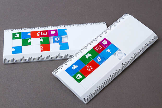 Сувениры с логотипом к запуску Windows 8