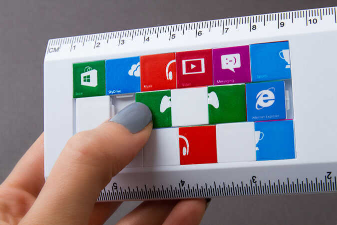 Сувениры с логотипом к запуску Windows 8