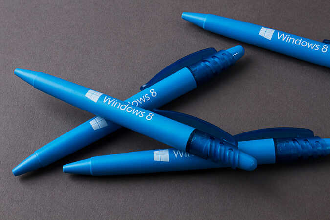 Сувениры с логотипом к запуску Windows 8