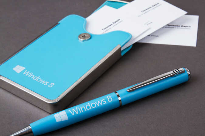 Сувениры с логотипом к запуску Windows 8