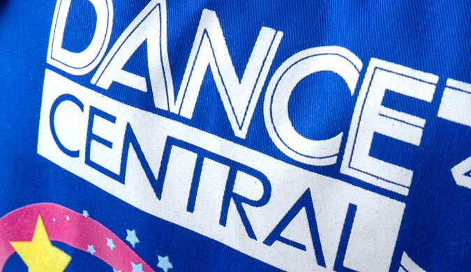 Сувениры с логотипом к выходу игры Dance Central для Microsoft