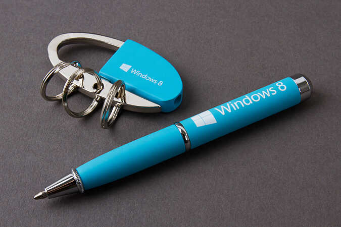 Сувениры с логотипом к запуску Windows 8
