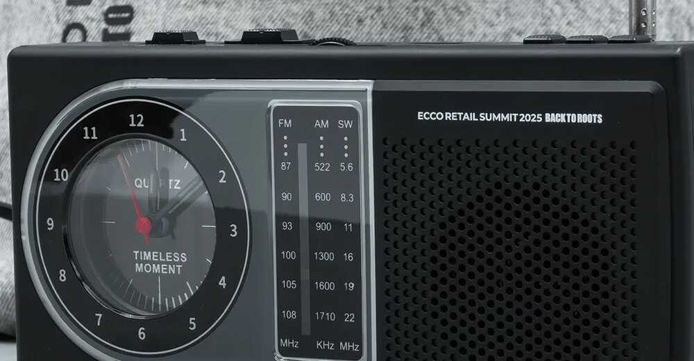 Мерч в стиле 90-х для саммита ECCO