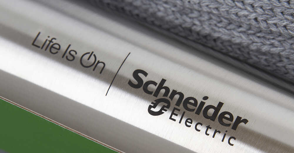 Новогодние бизнес-подарки с логотипом Schneider Electric (Systeme Electric)