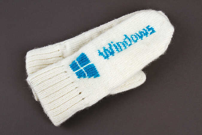 Сувениры с логотипом к запуску Windows 8