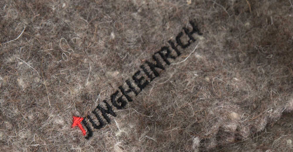 Эксклюзивные сувениры с логотипом для компании Jungheinrich