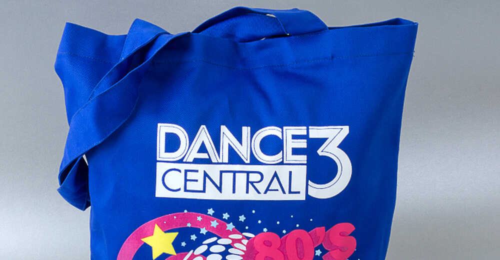 Сувениры с логотипом к выходу игры Dance Central для Microsoft