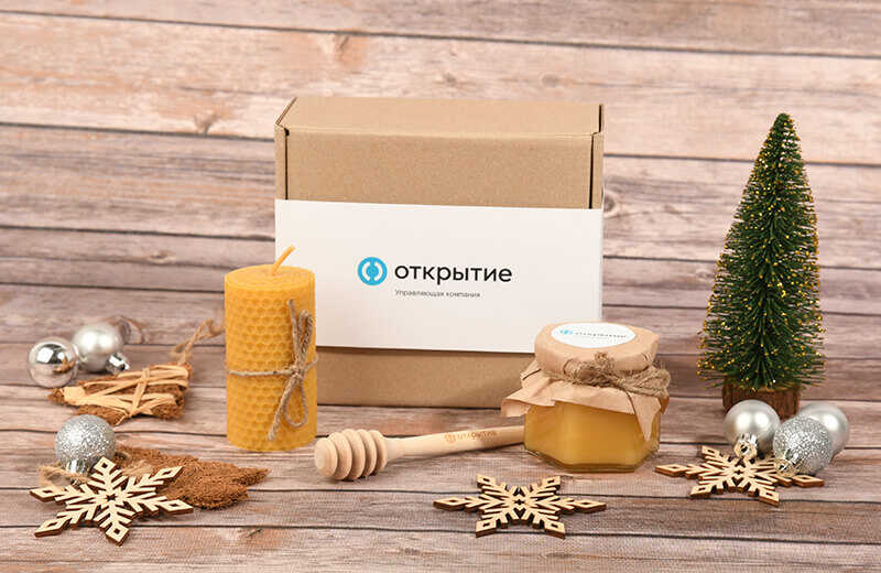 Новогодний подарок с логотипом УК «Открытие»