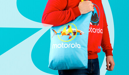 Свитшоты и сумки с логотипом бренда Motorola