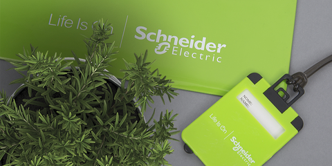 schneider-electric-uchastnikam-konferenczii-podarili-pamyatnye-suveniry
